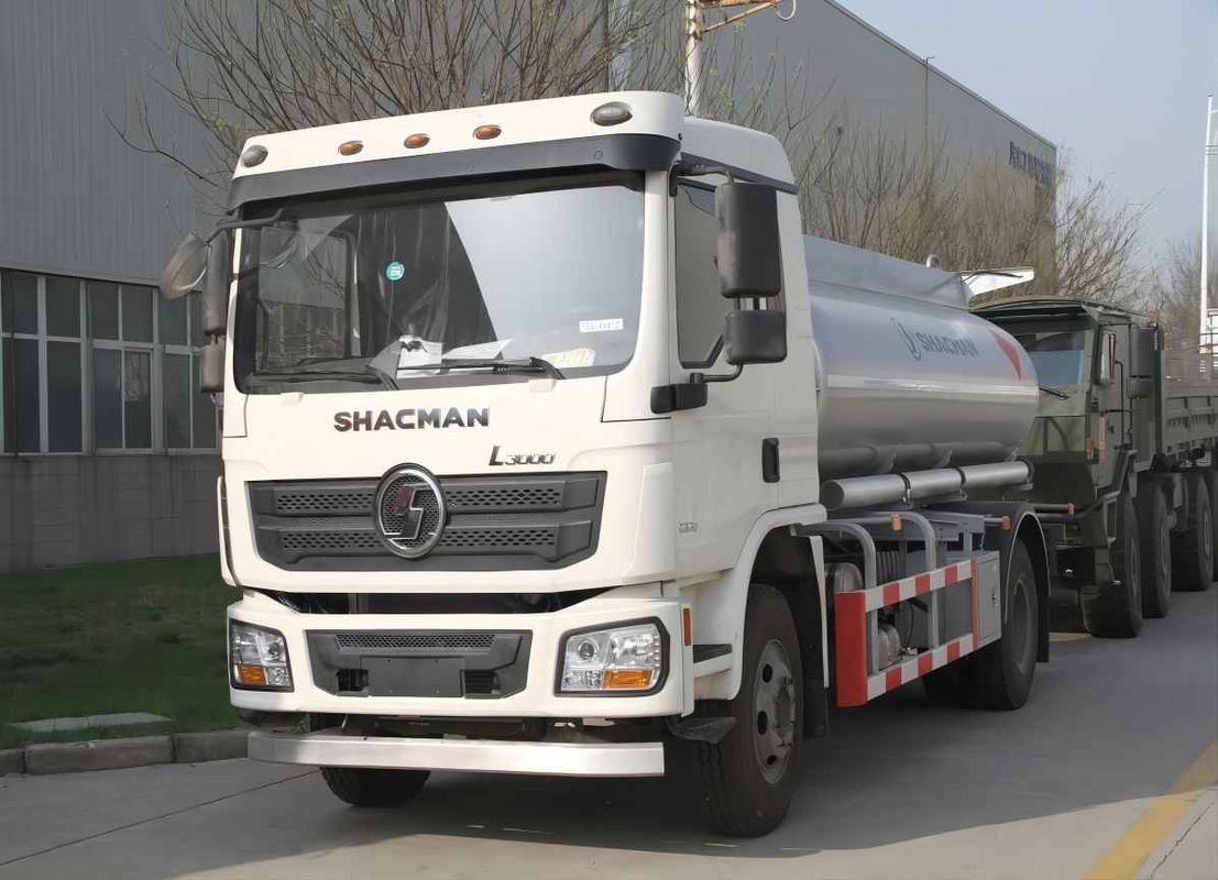 L3000 4x2 xe chở dầu xe tải 240hp EruoII trắng SHACMAN dầu vận chuyển xe tải