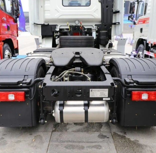 SHACMAN Container Traktor Truck X3000 4 * 2 Port Terminal Traktor 420hp CUMMINS Động cơ Thương hiệu