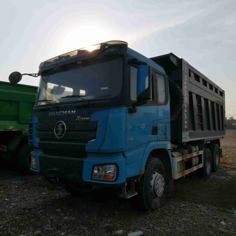 400 hp Heavy Dump Truck được cấu hình với hệ thống treo trên không cho hiệu suất tối ưu