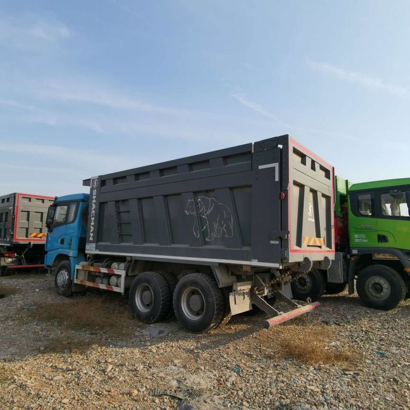 400 hp Heavy Dump Truck được cấu hình với hệ thống treo trên không cho hiệu suất tối ưu