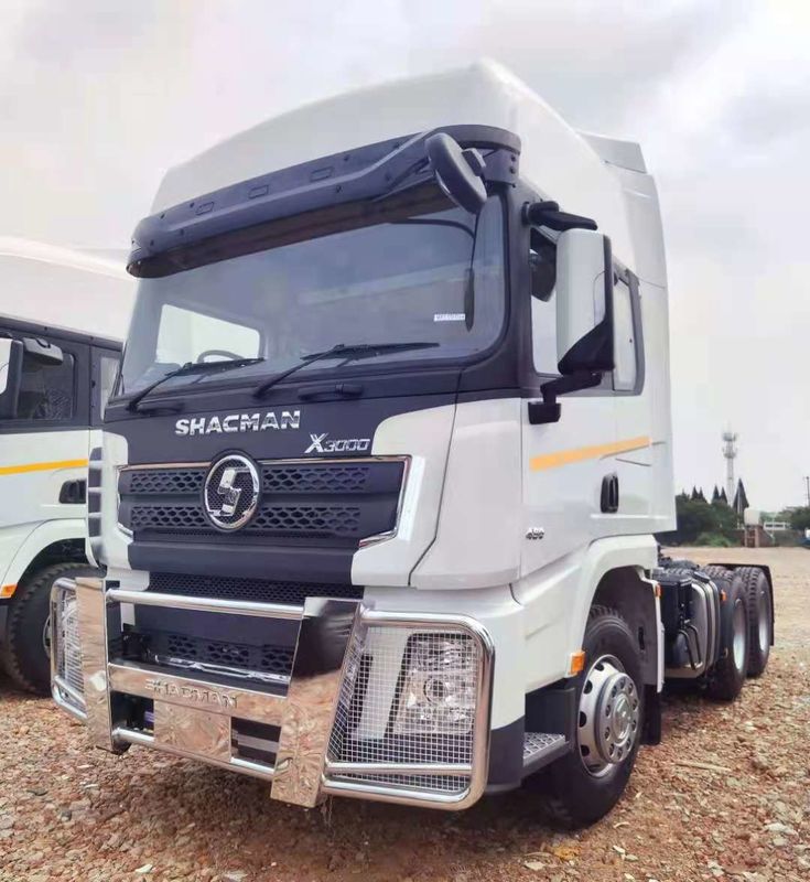 Đầu kéo SHACMAN X3000 6x4 EuroV 480HP Màu trắng với Cabin mui cao mở rộng và Bồn nhiên liệu 400L