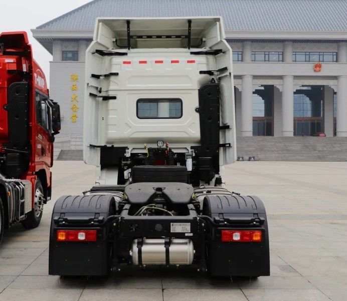 SHACMAN X3000 4x2 Máy kéo 420HP hai người ngủ bên trái tài xế xe tải máy kéo cho Algeria