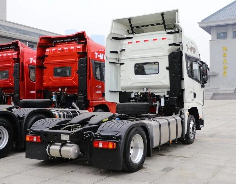 SHACMAN X3000 4x2 Máy kéo 420HP hai người ngủ bên trái tài xế xe tải máy kéo cho Algeria